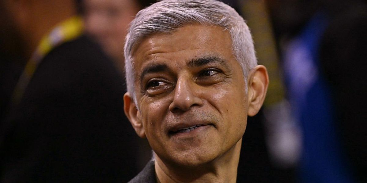 Sadiq Khan faces boos from crowd during NBA London game appearance