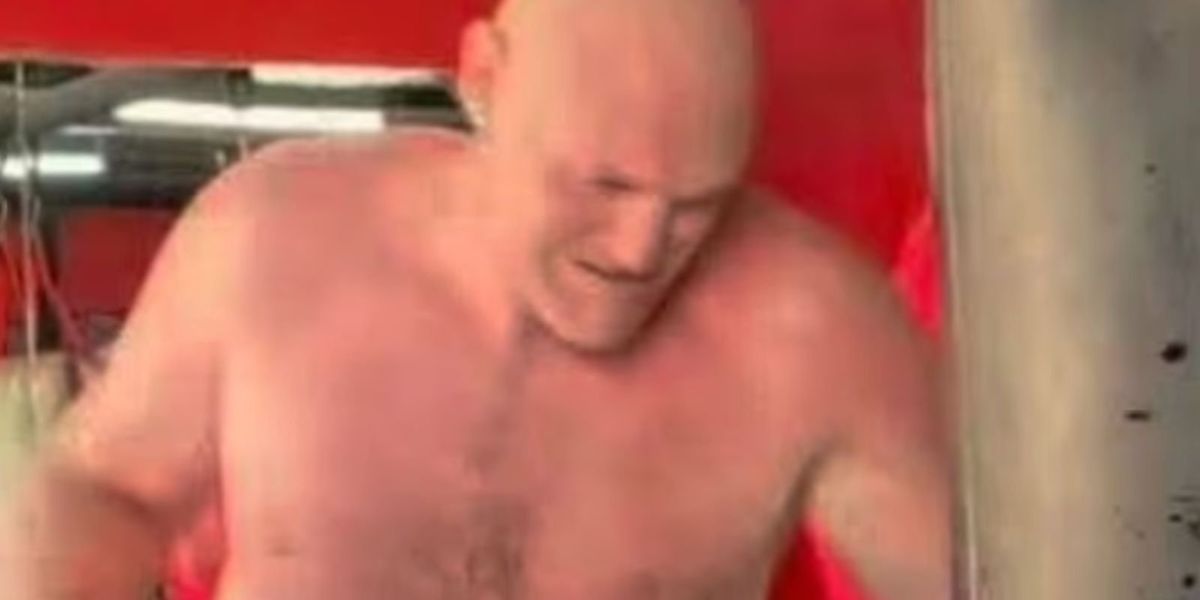 Tyson Fury responds to online trolls about his weight ahead of boxing comeback