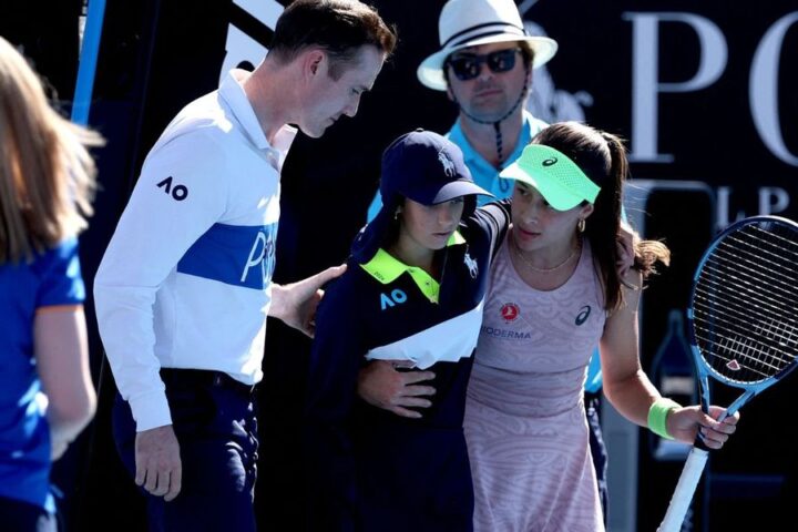 Zeynep Sonmez praised for aiding collapsed ball girl during Australian Open match