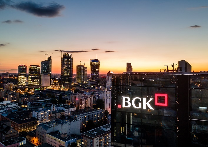 Polish state bank gains legal pathway to operate in Ukraine, expanding Poland’s economic footprint