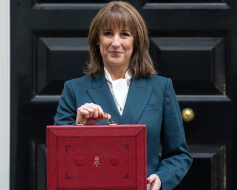 Adviser suggests allowing asylum seekers to work after six months of waiting