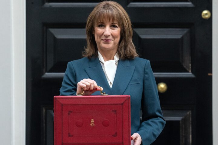 Adviser suggests allowing asylum seekers to work after six months of waiting