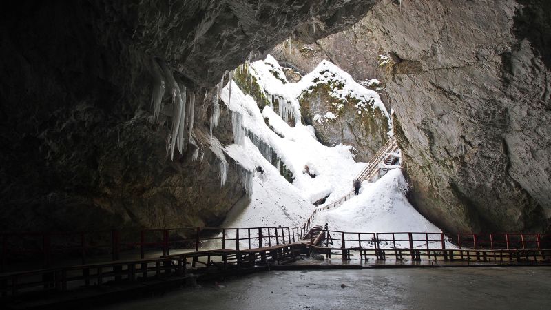 Ancient bacteria from Romanian ice glacier show resistance to modern antibiotics