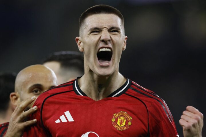 Benjamin Sesko's winner helps Manchester United defeat Everton and maintain Champions League push