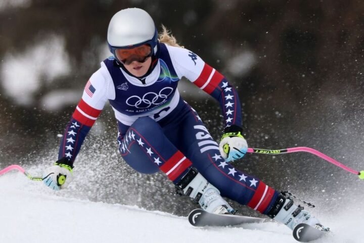 Chemmy Alcott visibly emotional reporting on Lindsey Vonn's serious crash at Winter Olympics