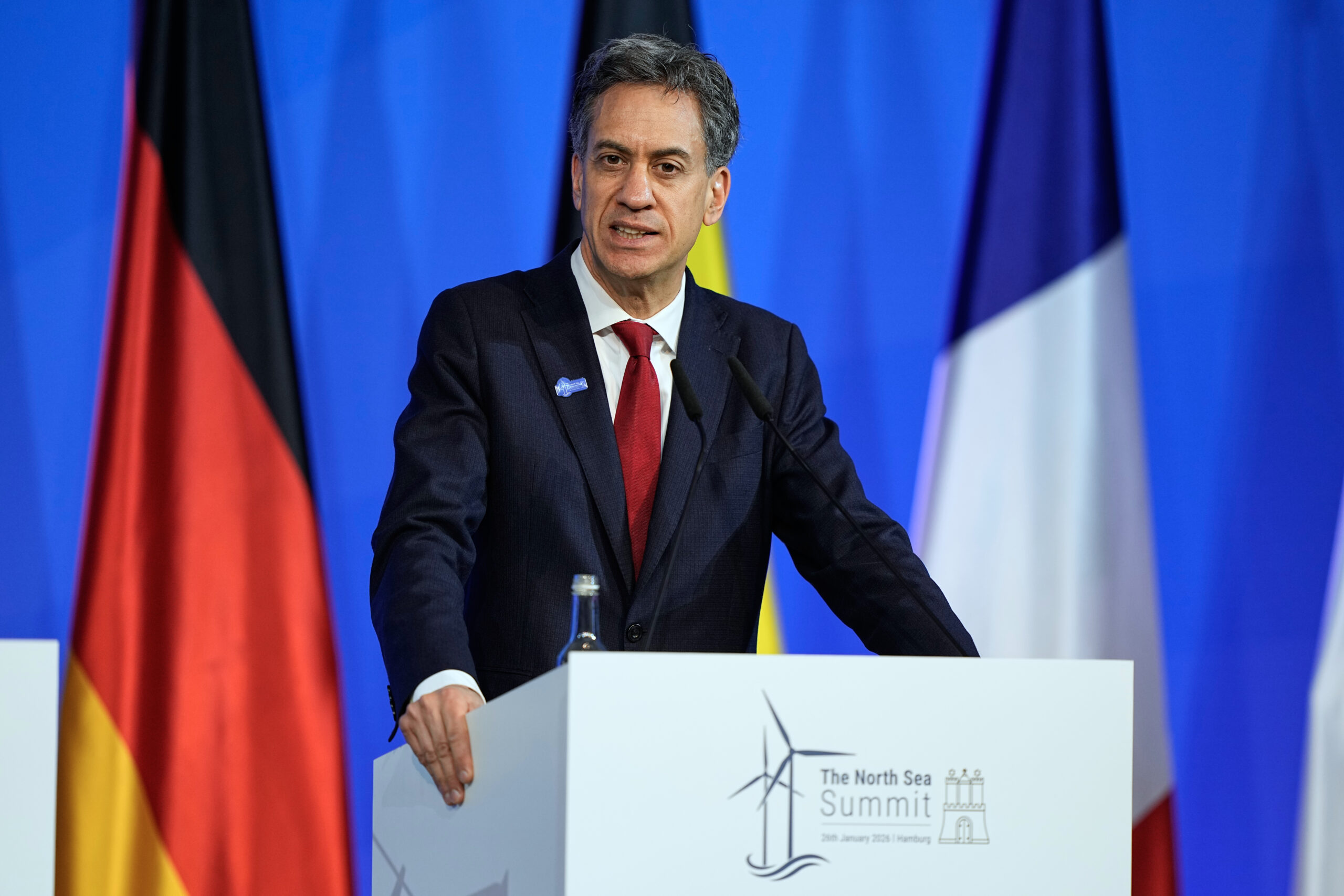 Ed Miliband considers leadership bid, drawing inspiration from New York's progressive mayor