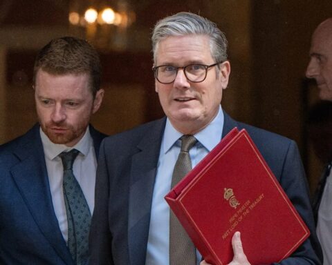 Keir Starmer launches investigation into Labour think tank's alleged smear campaign against journalists