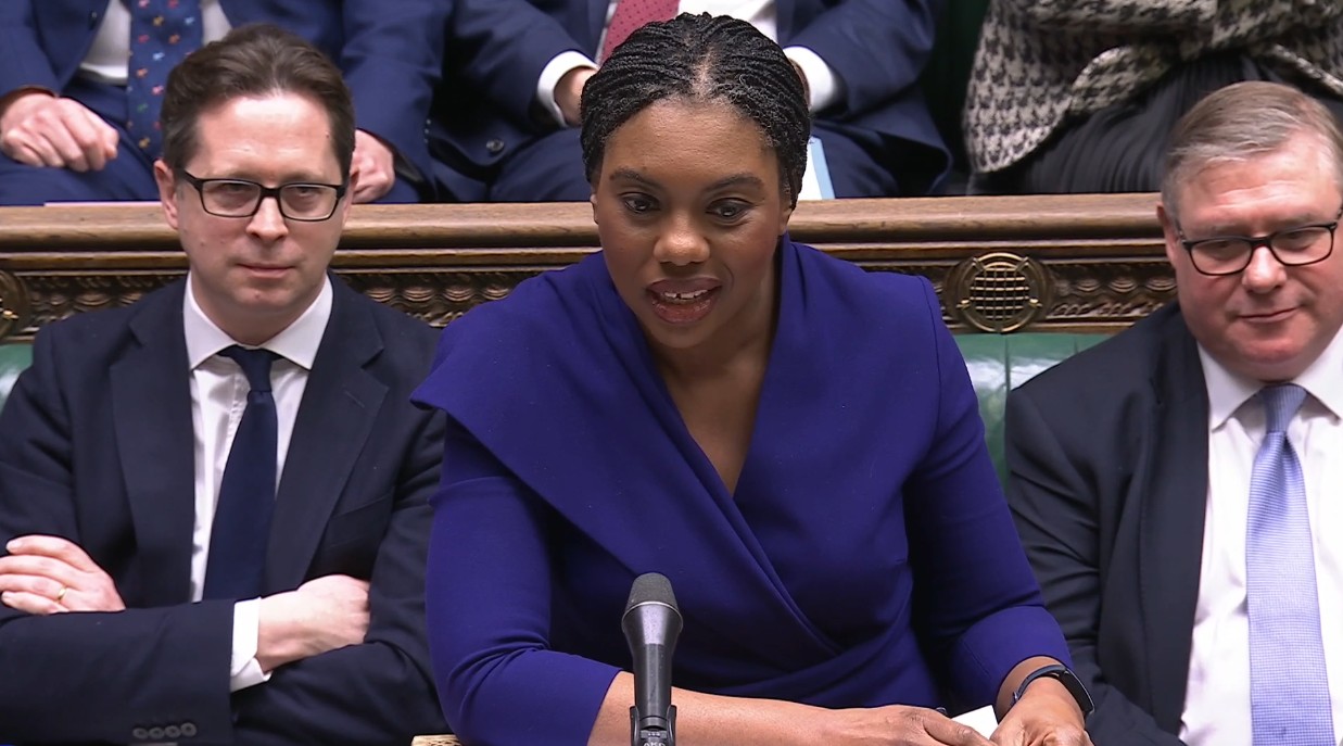 Kemi Badenoch criticizes Keir Starmer over peerage awarded to aide with controversial ties