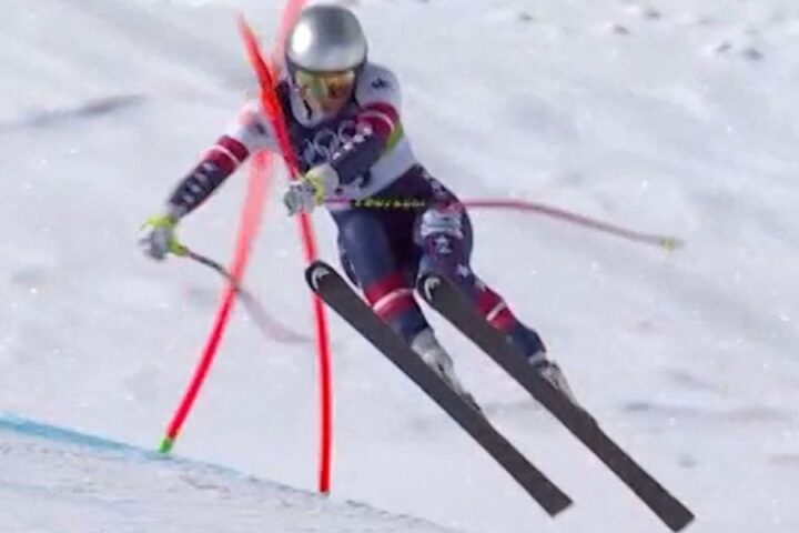Lindsey Vonn suffers broken leg in crash at Winter Olympics, ending Olympic dreams