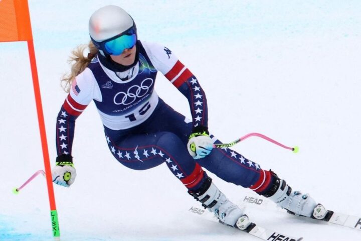 Lindsey Vonn's coach praises her bravery after serious injury at Winter Olympics
