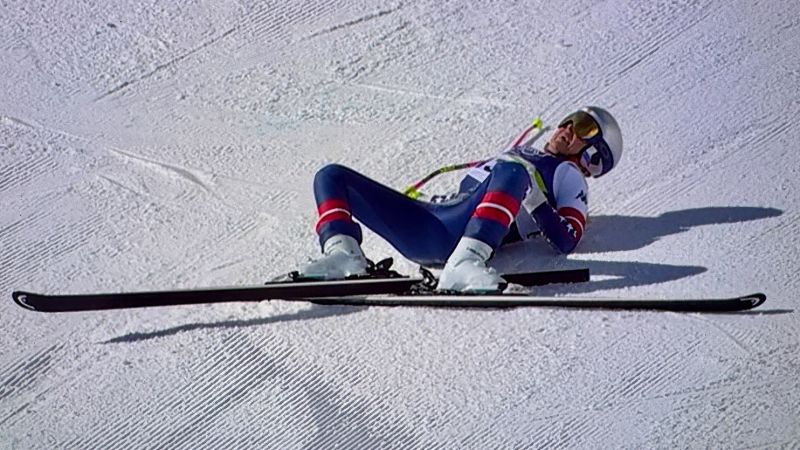 Lindsey Vonn's Olympic hopes dashed following serious leg injury during downhill race