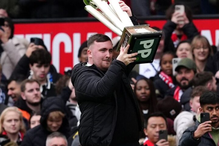 Luke Littler responds to Tottenham fans' taunts during Manchester United's win