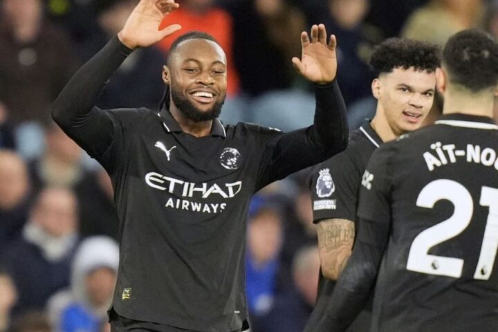 Manchester City narrows gap on Arsenal with 1-0 win over Leeds United