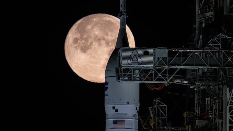 NASA's moon mission faces fuel leak challenges as engineers troubleshoot hydrogen issues