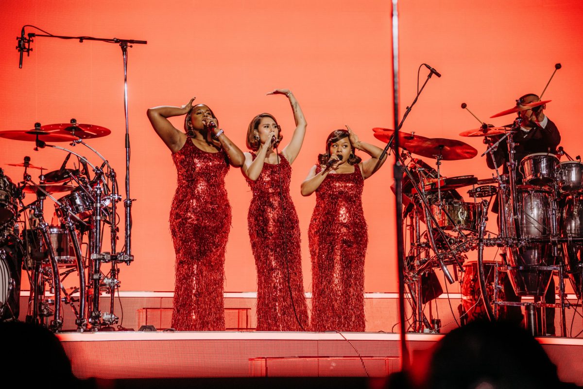 Raye overcomes technical mishaps to shine at Manchester tour opener