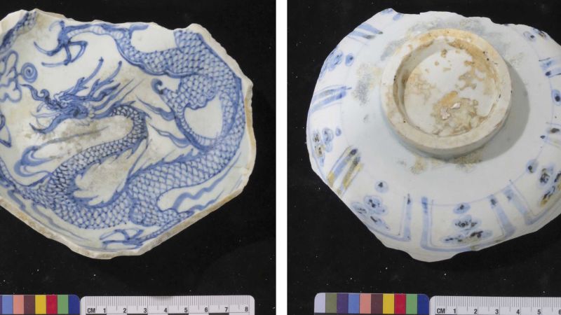Record discovery of Yuan Dynasty porcelain from shipwreck near Singapore