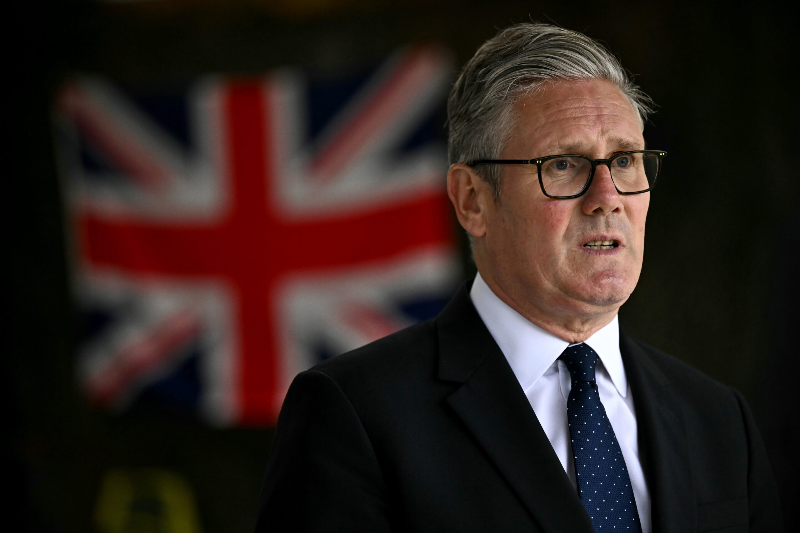 Starmer faces leadership crisis as two senior aides resign amid escalating scandals