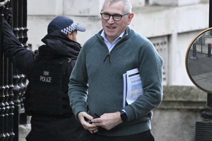 Starmer's communications chief resigns following scandal, marking another setback for Downing Street