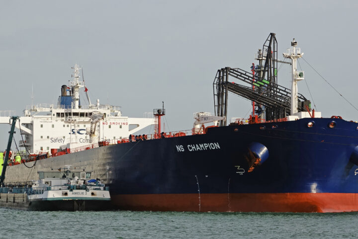 Russia’s shadow oil exports rely on Greek tanker networks and vessel resales