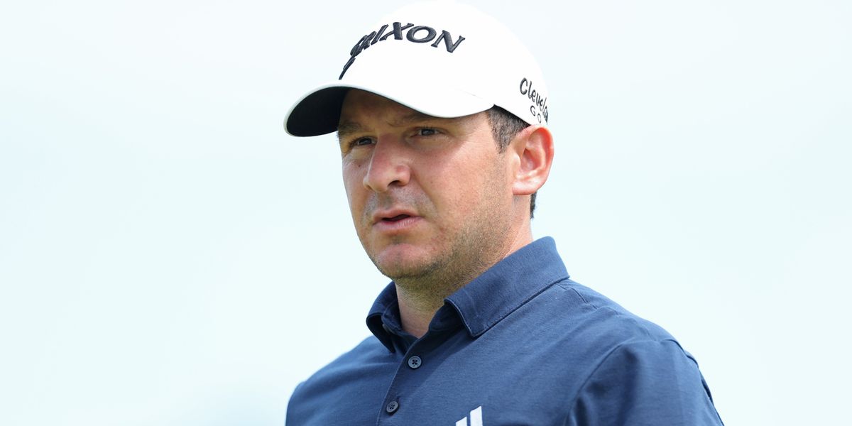 Alejandro Tosti uses caddie's bib to signal search for a wife at Valspar Championship