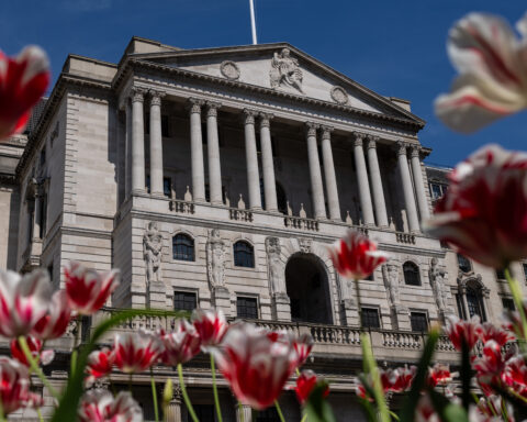 Britain faces recession risk as economy stagnates amid rising energy prices and conflict