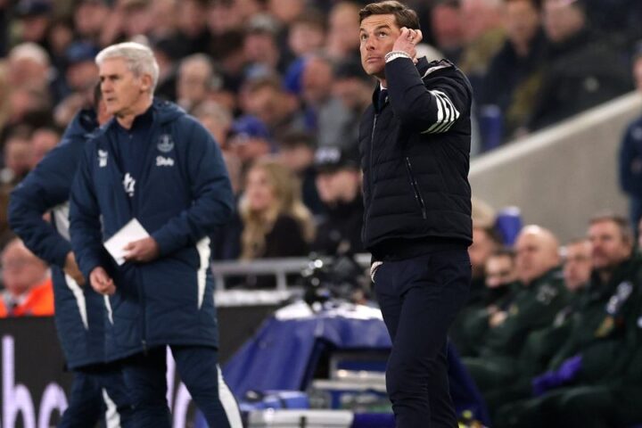 Burnley conceals critical fan responses after disappointing loss and calls for manager's dismissal