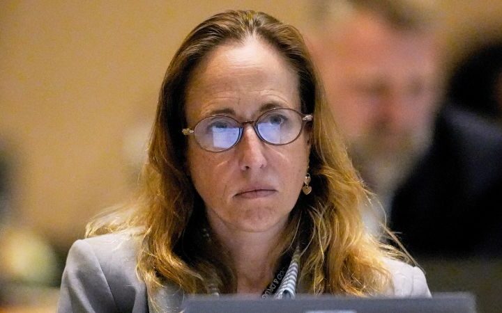 FDA official seeks to hire friend advocating for new antidepressant warning labels