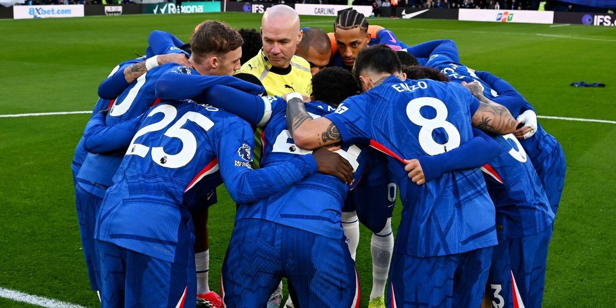 Gary Neville criticises Chelsea's pre-match huddle as unnecessary and performative