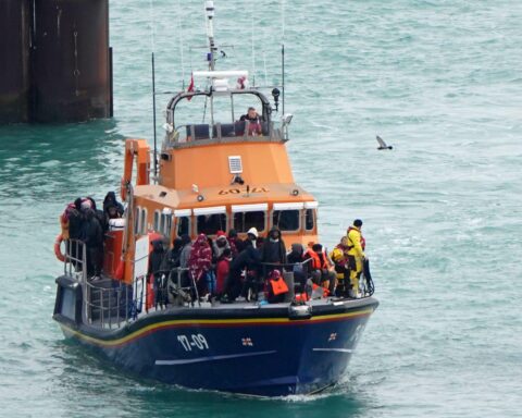 Home Office to reject last-minute asylum claims from absconding failed applicants