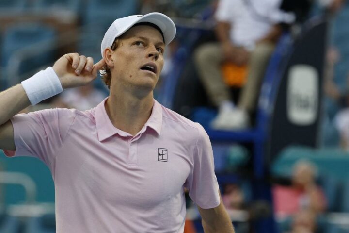 Jannik Sinner advances to Miami Open quarter-finals after tough win over Alex Michelsen