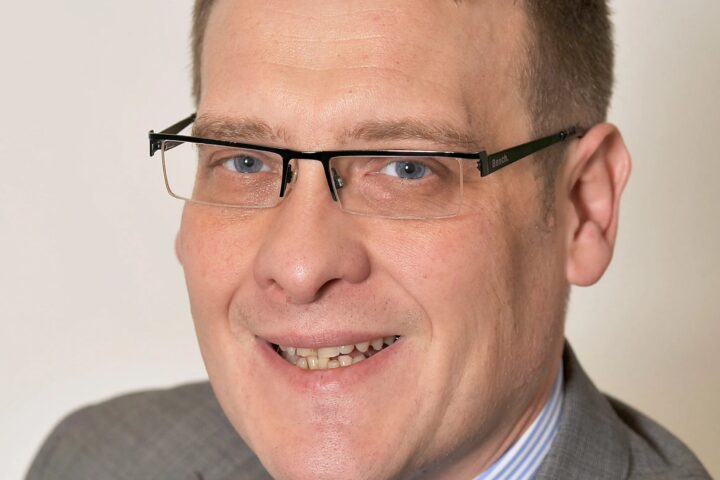 Labour MP Karl Turner suspended from party whip after criticising jury trial reforms