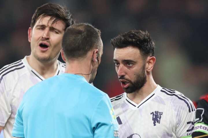 Manchester United and Bournemouth settle for a 2-2 draw amid red card controversy