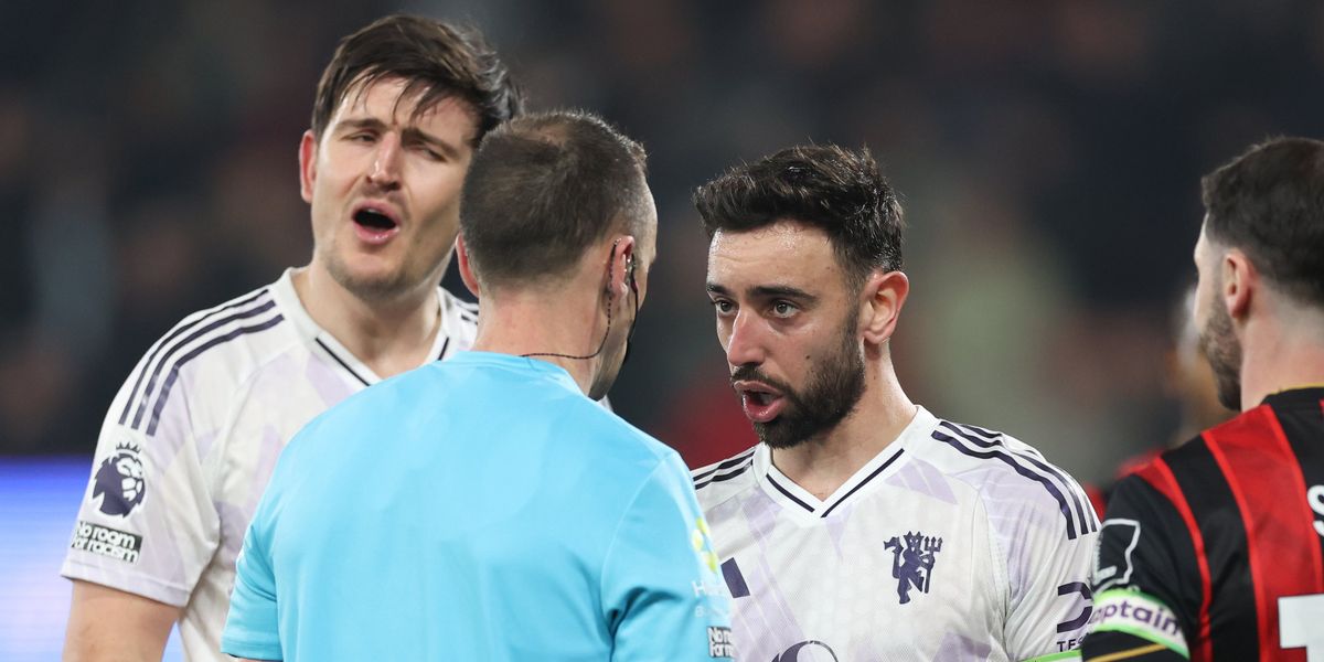 Manchester United and Bournemouth settle for a 2-2 draw amid red card controversy