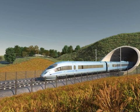 Ministers consider reducing HS2 train speeds amid rising costs and delays