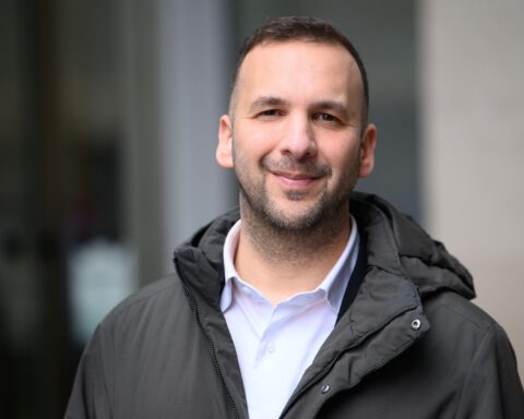 Poll shows Green Party support drops sharply after voters learn about leader's past