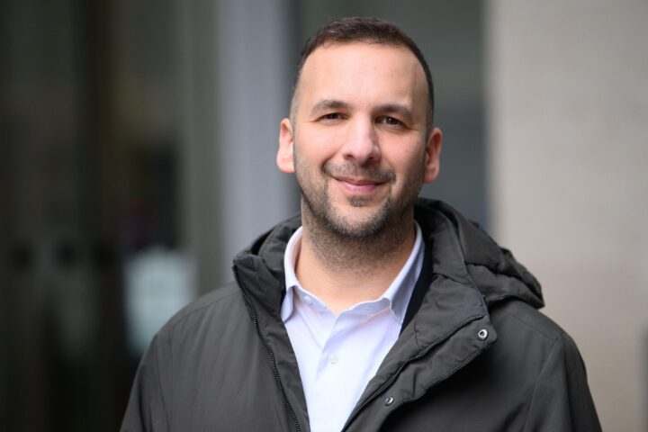 Poll shows Green Party support drops sharply after voters learn about leader's past