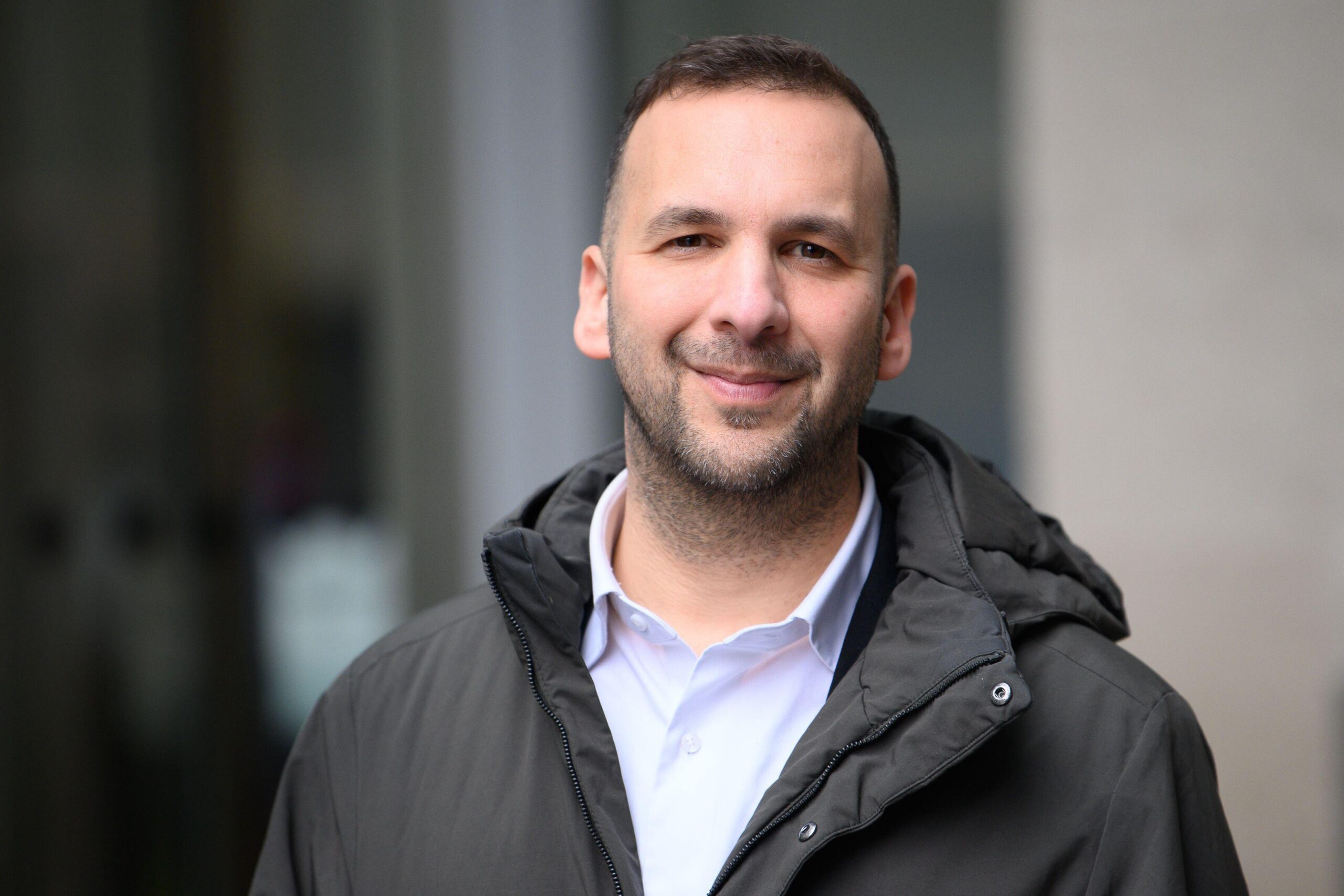 Poll shows Green Party support drops sharply after voters learn about leader's past