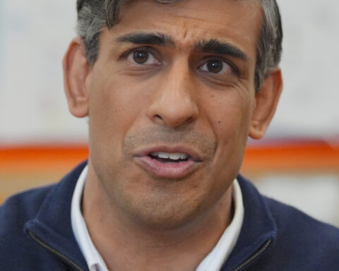 Rishi Sunak urges tax cuts to counter AI replacement of jobs in the UK