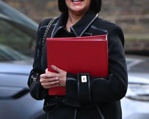 Shabana Mahmood announces immigration reform, reducing temporary refugee status to 30 months