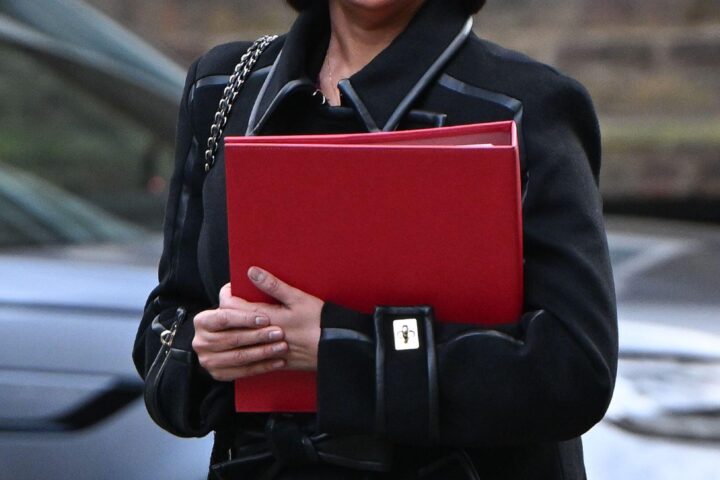 Shabana Mahmood announces immigration reform, reducing temporary refugee status to 30 months