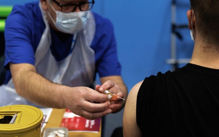 UK health officials investigate meningitis B cluster following two deaths in Kent