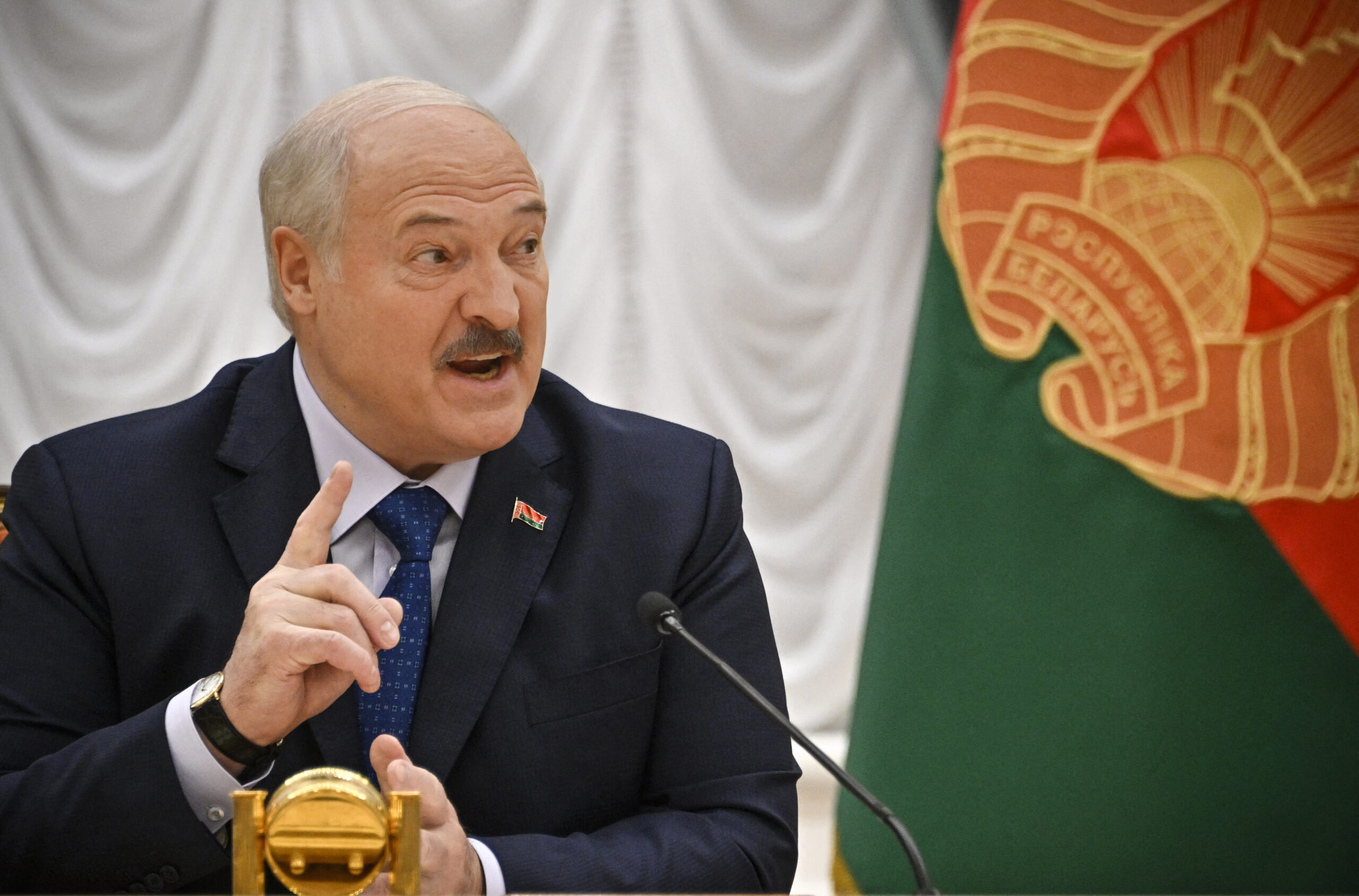 Belarus invalidates passports of exiled opponents, drawing UN condemnation