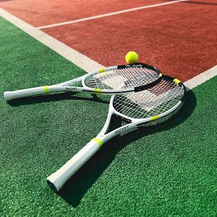 Arsenal and Manchester City clash in pivotal Premier League title race