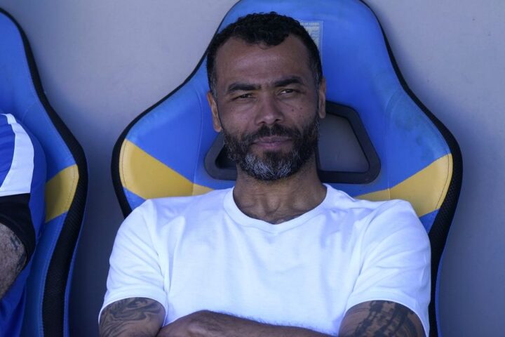 Ashley Cole criticizes English clubs for lack of coaching opportunities after assistant roles