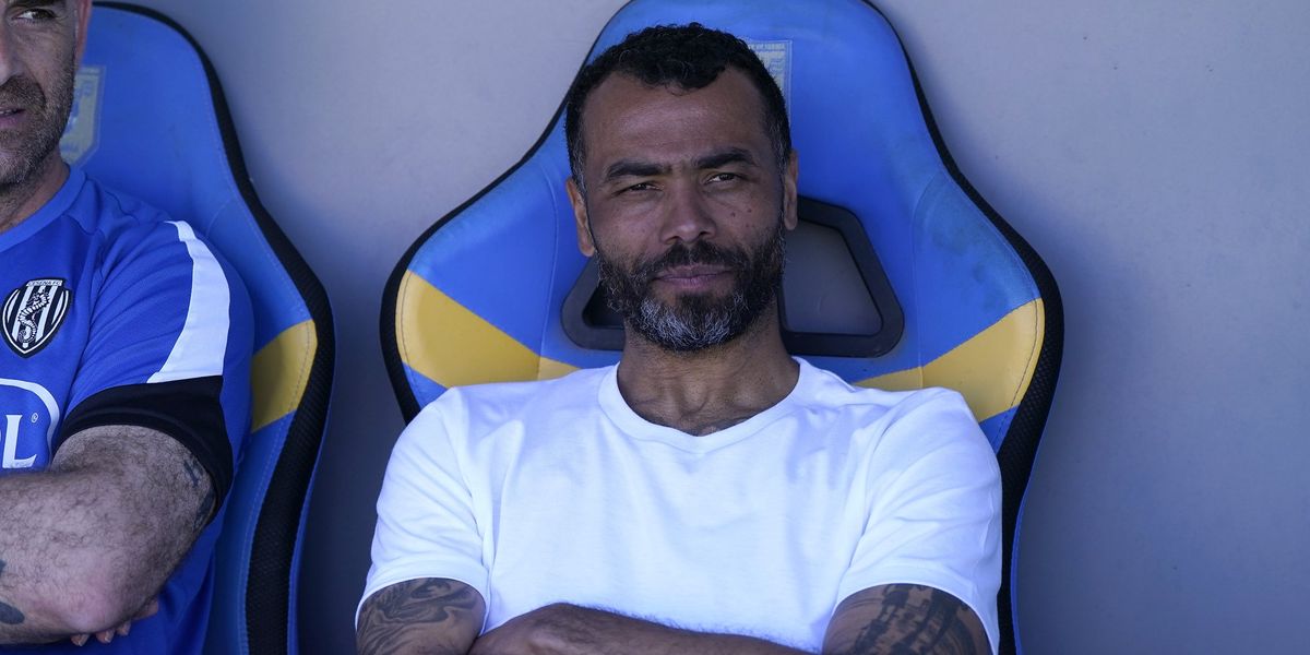 Ashley Cole criticizes English clubs for lack of coaching opportunities after assistant roles