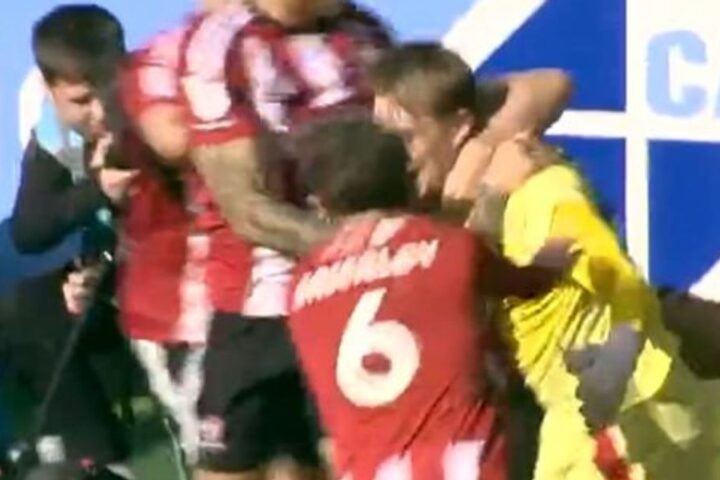 Exeter City goalkeeper scores last-minute equaliser in thrilling 3-3 draw with Stockport