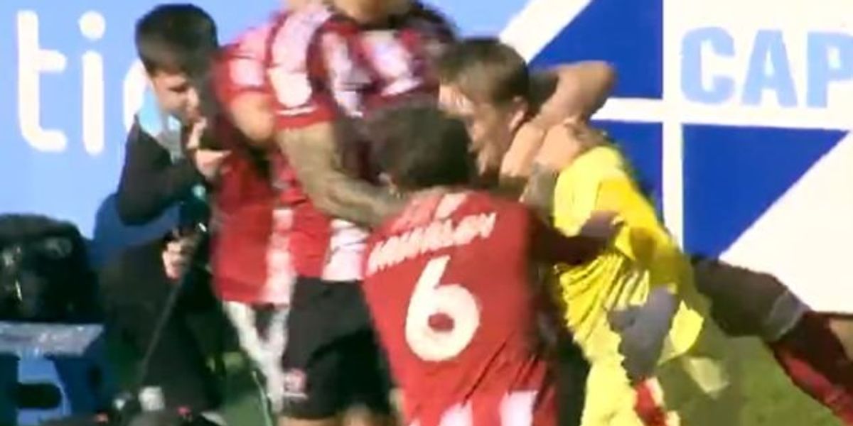 Exeter City goalkeeper scores last-minute equaliser in thrilling 3-3 draw with Stockport