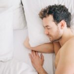 Experts suggest going without sleepwear for better sleep quality