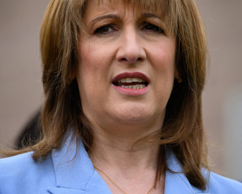 Experts urge Rachel Reeves to reduce welfare spending as UK national debt approaches pandemic levels