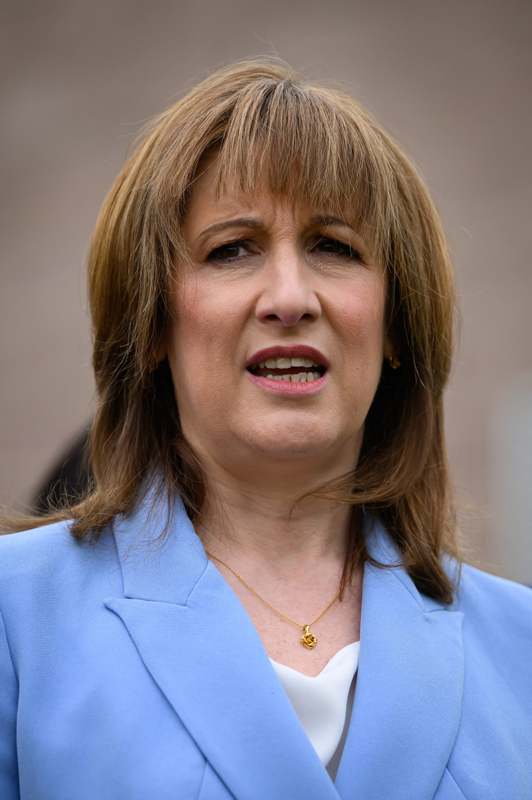 Experts urge Rachel Reeves to reduce welfare spending as UK national debt approaches pandemic levels